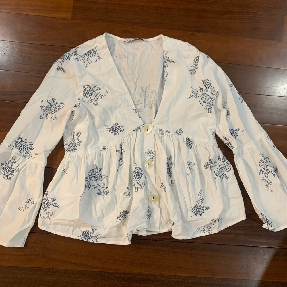 Zara blue and white print top